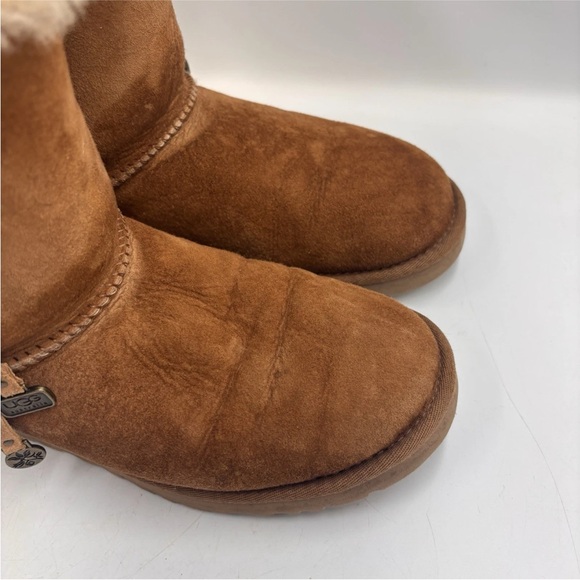 UGG Azalea Charm Bailey Button Sheepskin Leather Shearling Boots Women's Size 8 - Picture 3 of 15